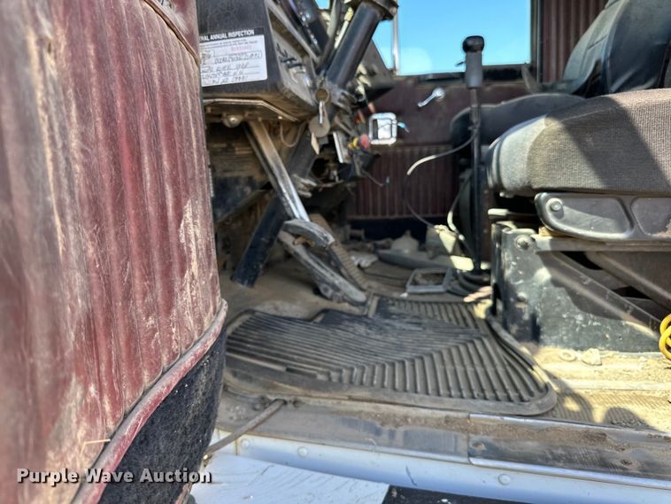 image for item DN0738 1986 Kenworth  T600A utility / service truck