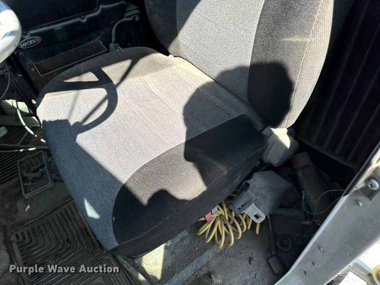 image for item DN0738 1986 Kenworth  T600A utility / service truck