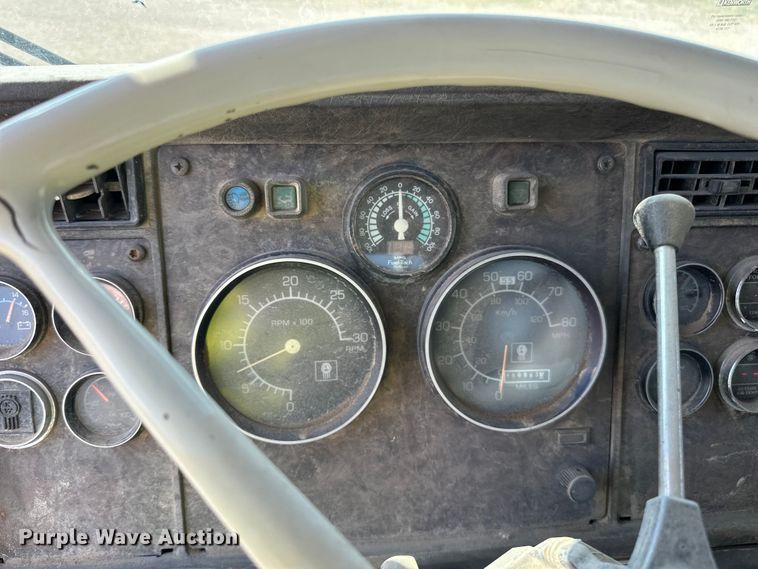 image for item DN0738 1986 Kenworth  T600A utility / service truck