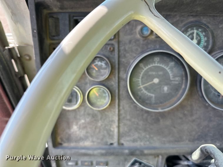 image for item DN0738 1986 Kenworth  T600A utility / service truck