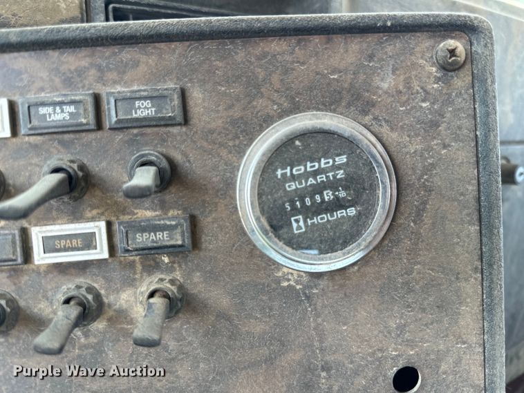 image for item DN0738 1986 Kenworth  T600A utility / service truck