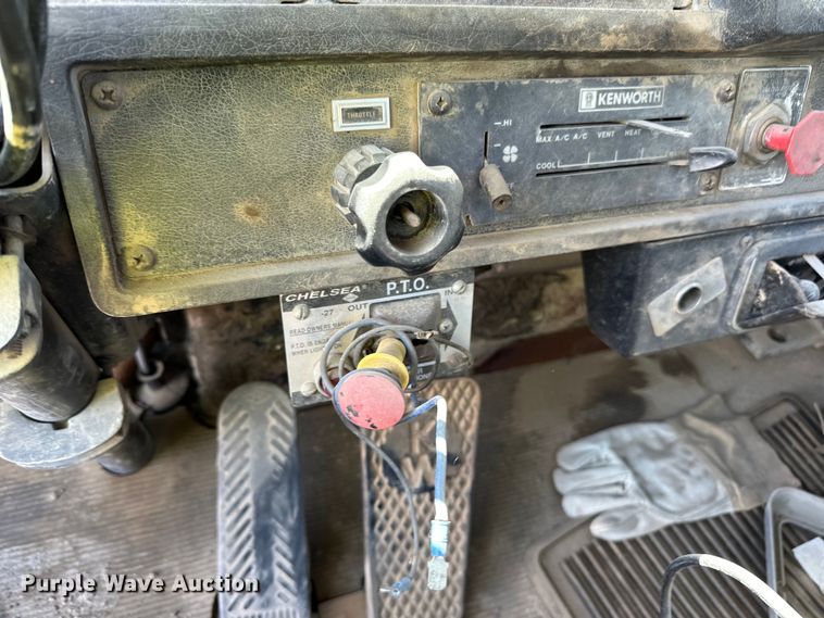 image for item DN0738 1986 Kenworth  T600A utility / service truck