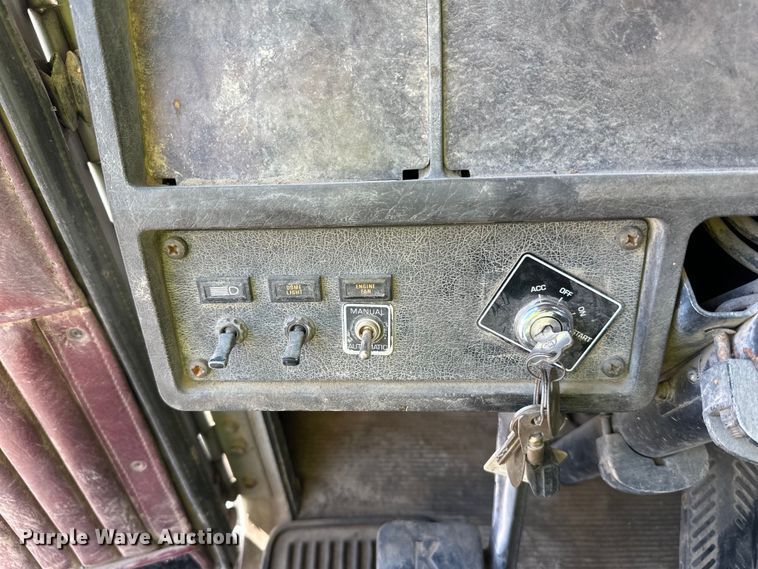 image for item DN0738 1986 Kenworth  T600A utility / service truck