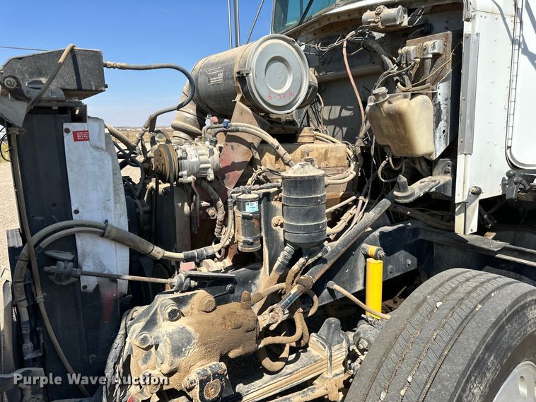 image for item DN0738 1986 Kenworth  T600A utility / service truck