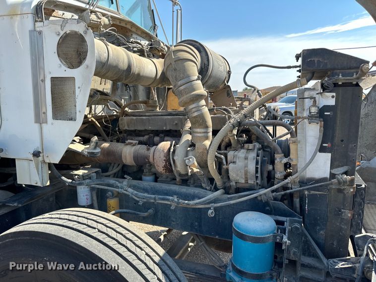 image for item DN0738 1986 Kenworth  T600A utility / service truck