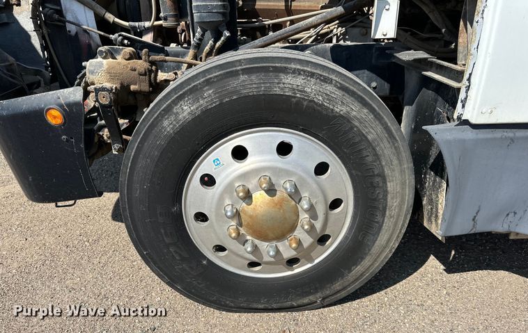 image for item DN0738 1986 Kenworth  T600A utility / service truck