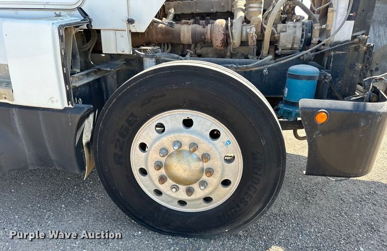 image for item DN0738 1986 Kenworth  T600A utility / service truck