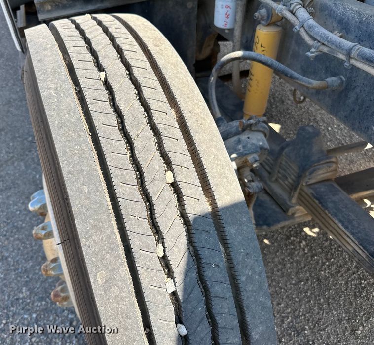 image for item DN0738 1986 Kenworth  T600A utility / service truck