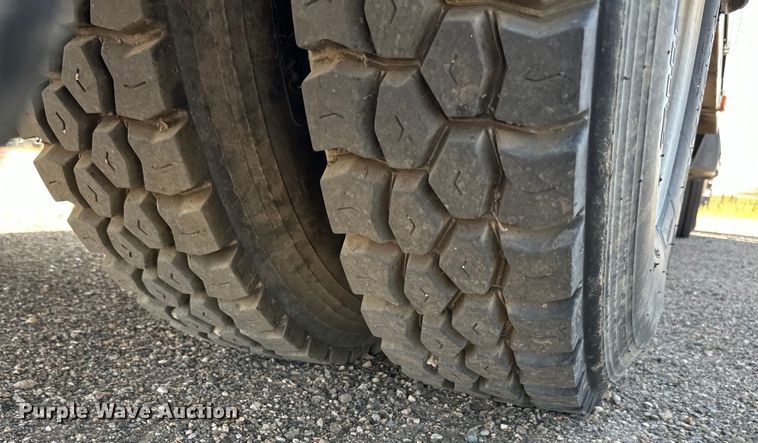 image for item DN0738 1986 Kenworth  T600A utility / service truck