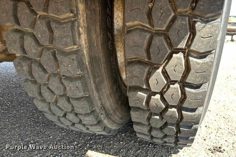 image for item DN0738 1986 Kenworth  T600A utility / service truck