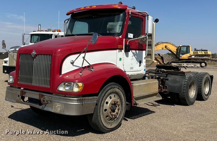 image for item DN0740 2003 International  9200i semi truck