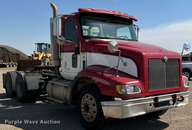 image for item DN0740 2003 International  9200i semi truck