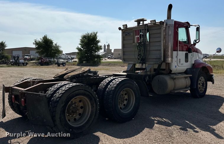 image for item DN0740 2003 International  9200i semi truck