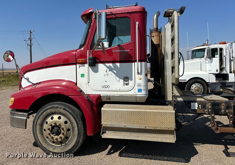 image for item DN0740 2003 International  9200i semi truck