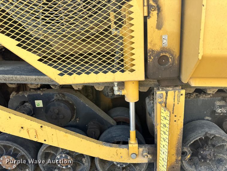 image for item DN0740 2003 International  9200i semi truck