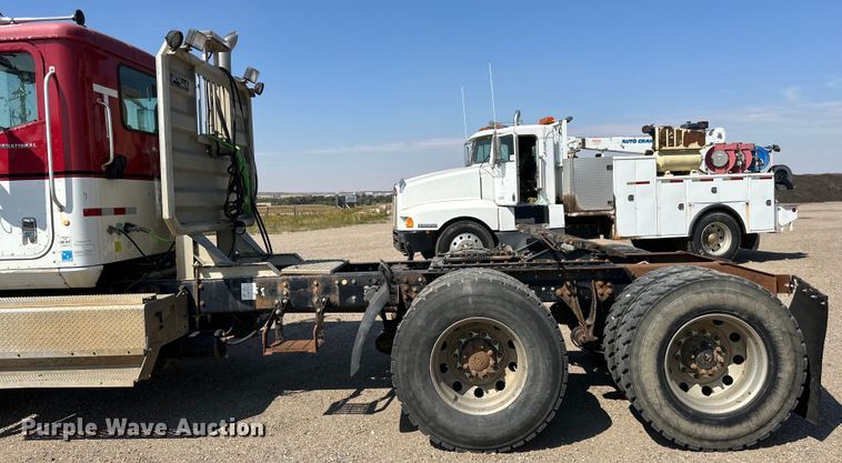 image for item DN0740 2003 International  9200i semi truck