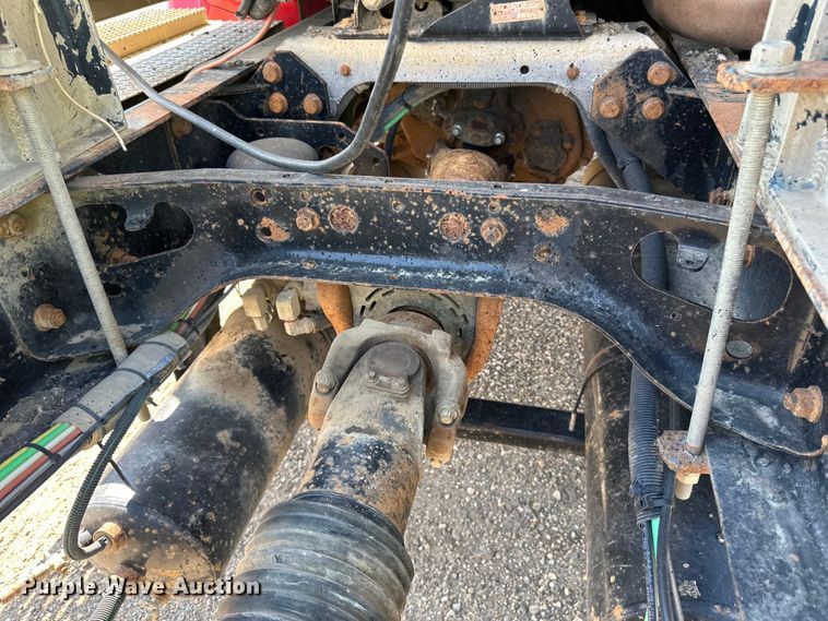 image for item DN0740 2003 International  9200i semi truck