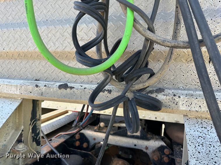 image for item DN0740 2003 International  9200i semi truck