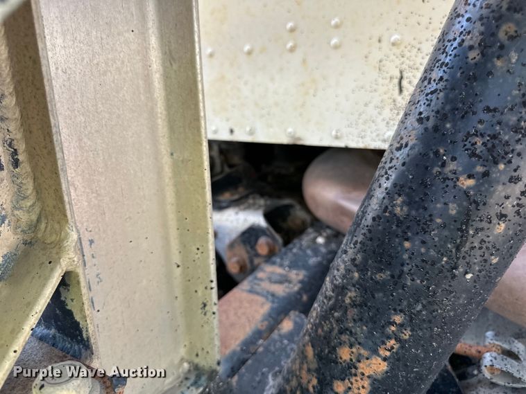 image for item DN0740 2003 International  9200i semi truck