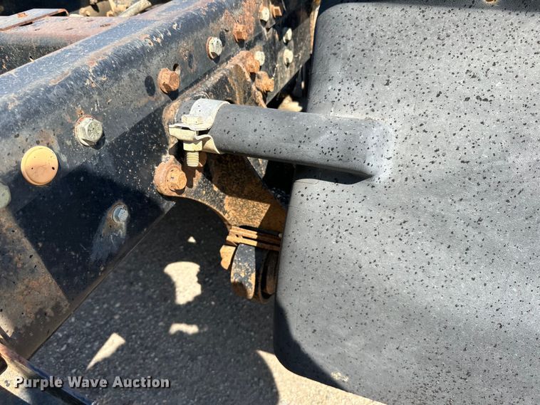 image for item DN0740 2003 International  9200i semi truck