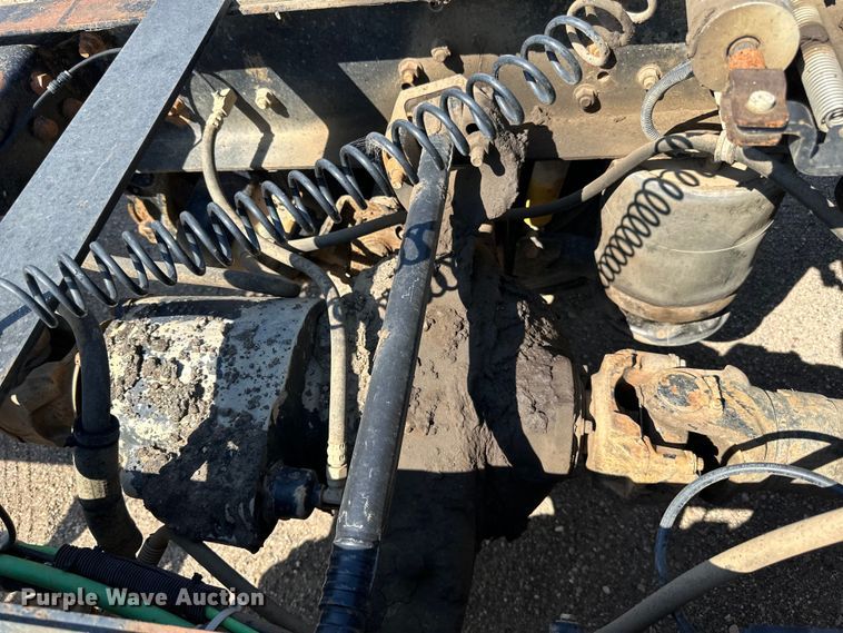 image for item DN0740 2003 International  9200i semi truck