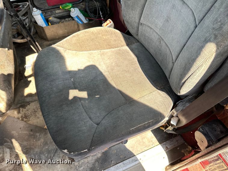 image for item DN0740 2003 International  9200i semi truck