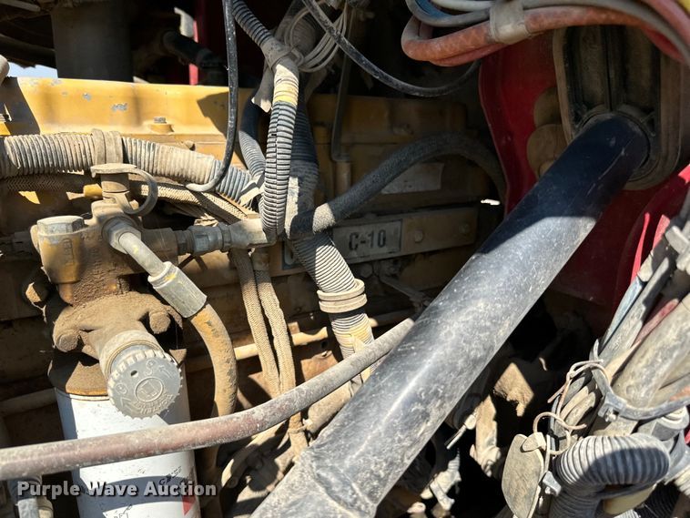 image for item DN0740 2003 International  9200i semi truck