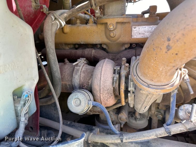 image for item DN0740 2003 International  9200i semi truck