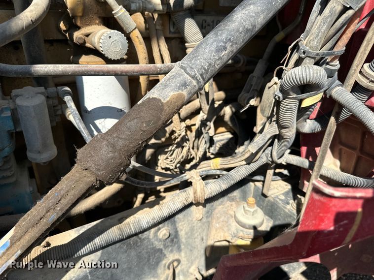 image for item DN0740 2003 International  9200i semi truck