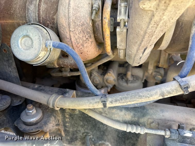 image for item DN0740 2003 International  9200i semi truck