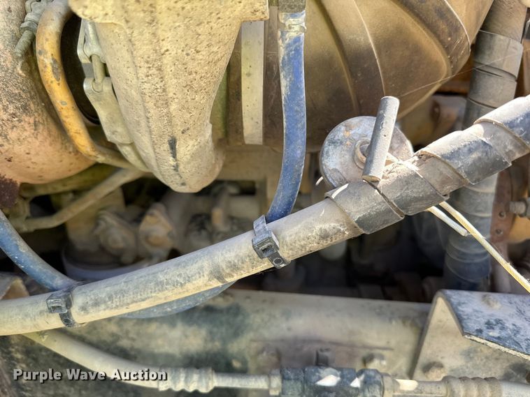 image for item DN0740 2003 International  9200i semi truck