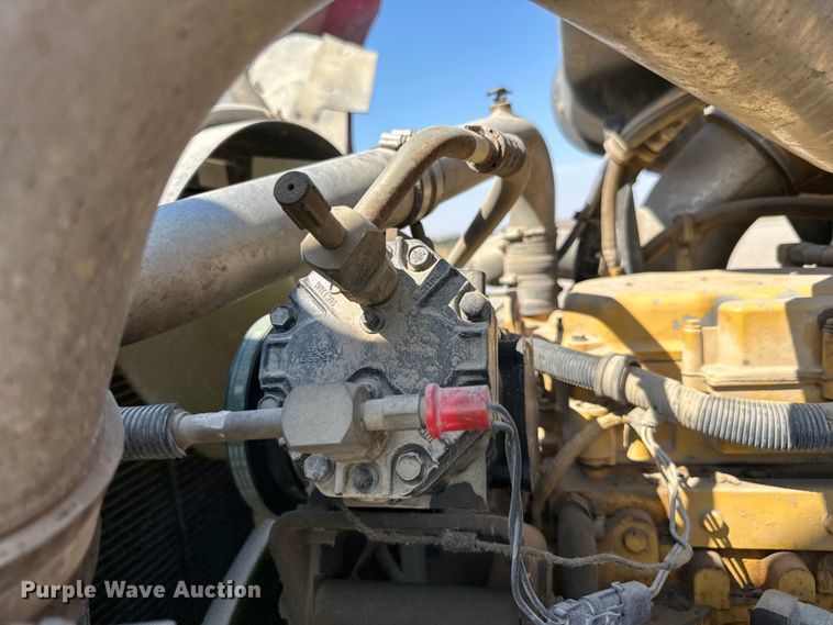 image for item DN0740 2003 International  9200i semi truck