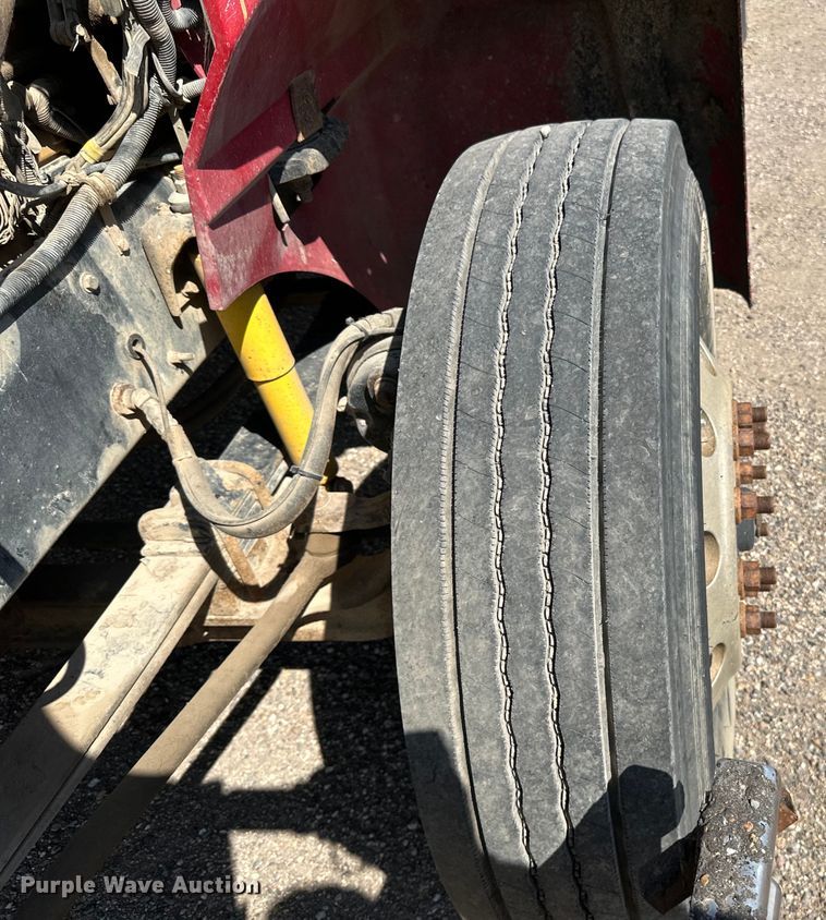 image for item DN0740 2003 International  9200i semi truck