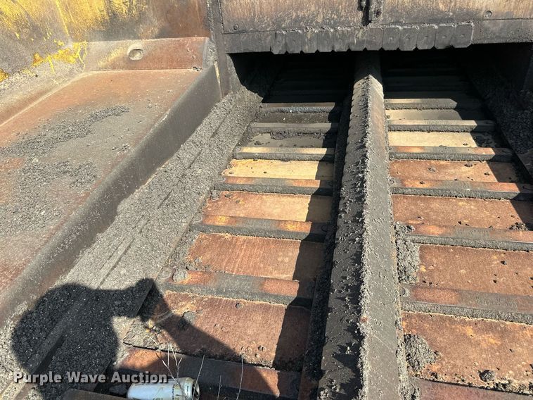 image for item DN0741 2011 Caterpillar  AP1055D paver