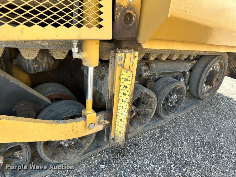 image for item DN0741 2011 Caterpillar  AP1055D paver