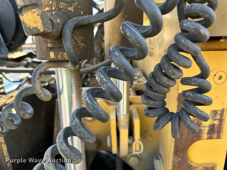 image for item DN0741 2011 Caterpillar  AP1055D paver