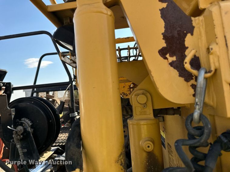 image for item DN0741 2011 Caterpillar  AP1055D paver