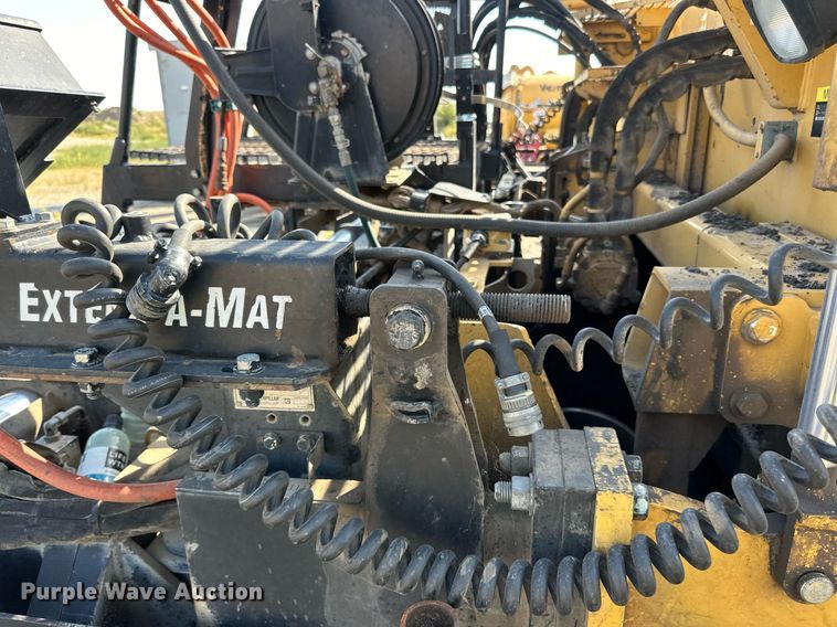 image for item DN0741 2011 Caterpillar  AP1055D paver
