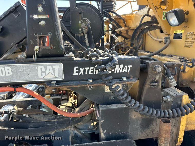 image for item DN0741 2011 Caterpillar  AP1055D paver