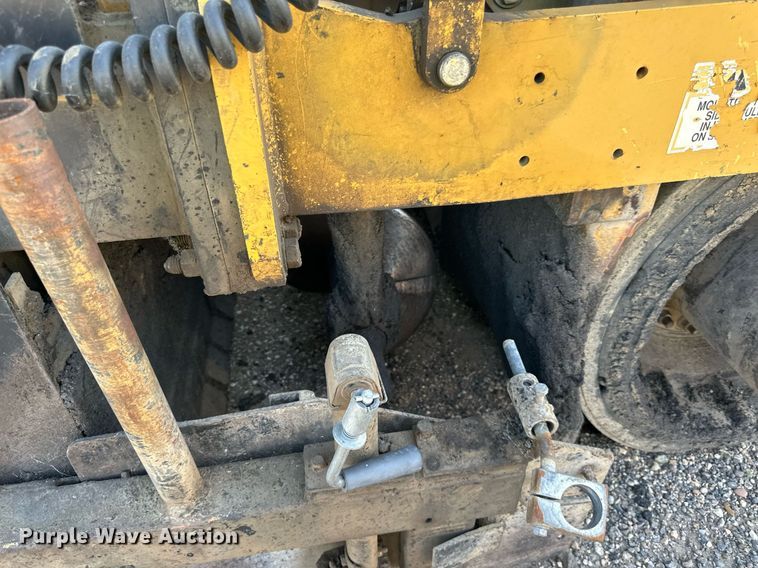 image for item DN0741 2011 Caterpillar  AP1055D paver