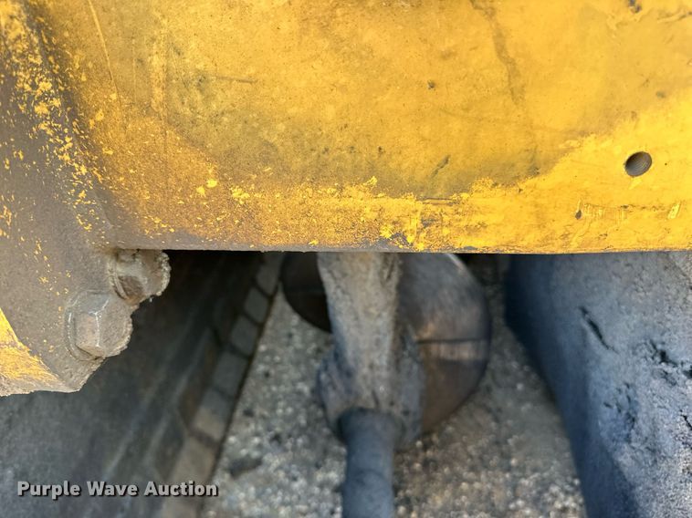 image for item DN0741 2011 Caterpillar  AP1055D paver