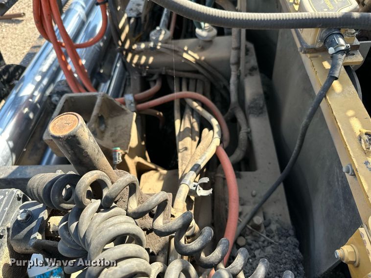 image for item DN0741 2011 Caterpillar  AP1055D paver