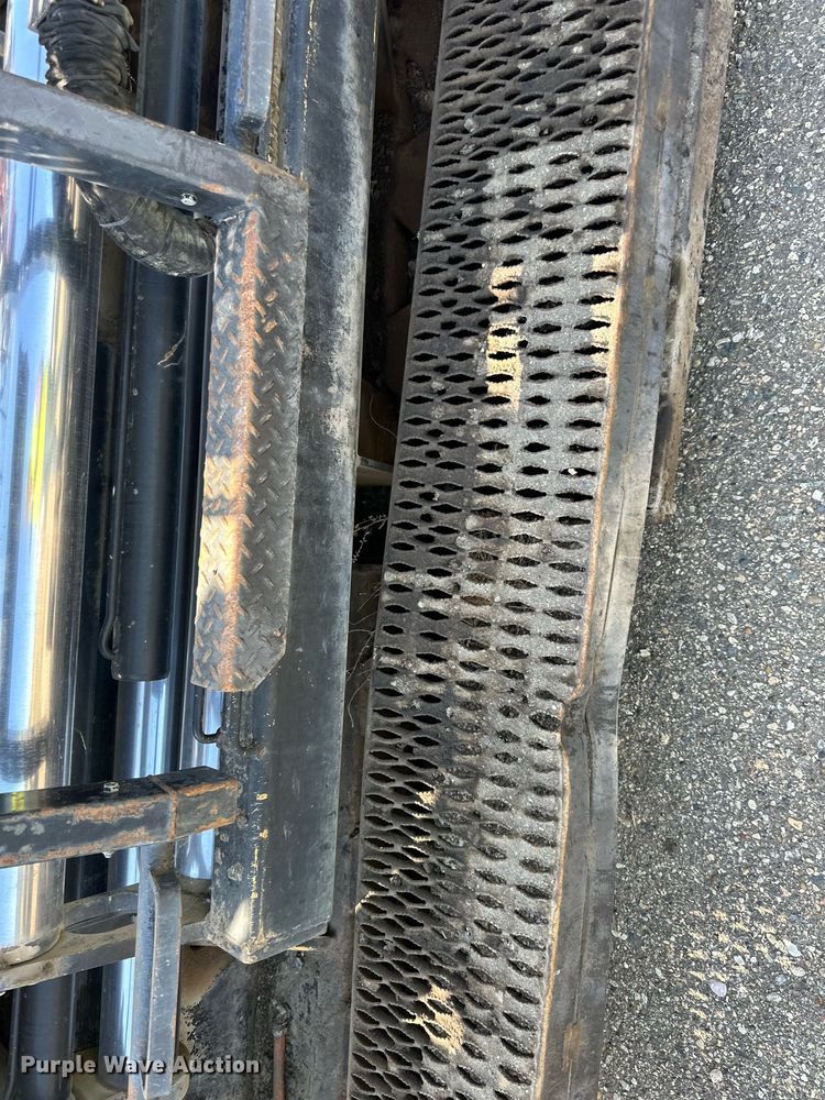 image for item DN0741 2011 Caterpillar  AP1055D paver