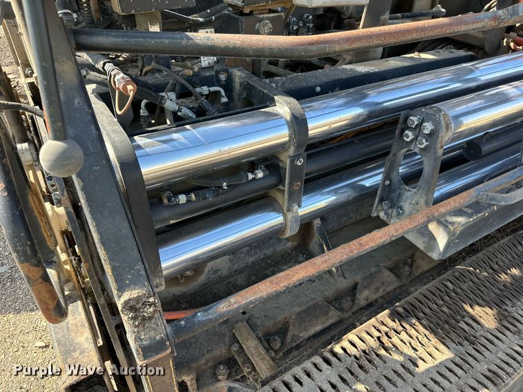 image for item DN0741 2011 Caterpillar  AP1055D paver