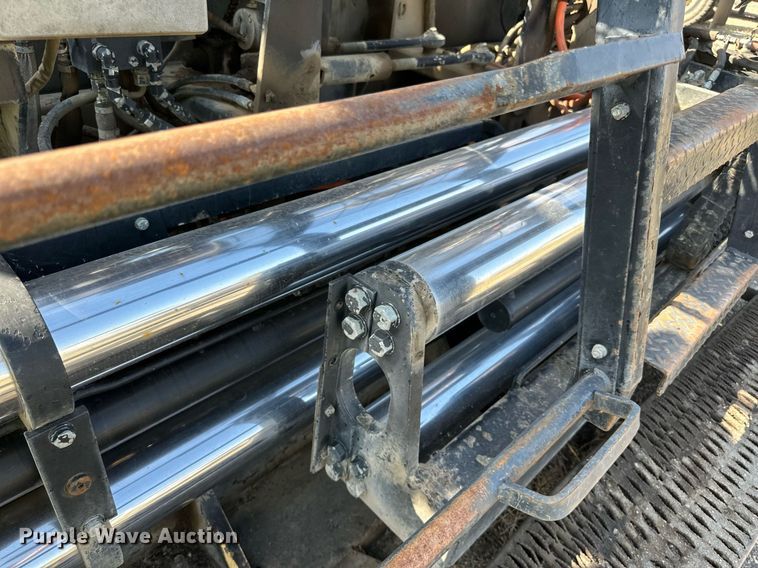 image for item DN0741 2011 Caterpillar  AP1055D paver