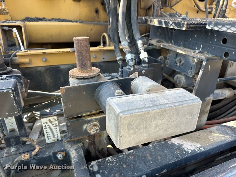 image for item DN0741 2011 Caterpillar  AP1055D paver