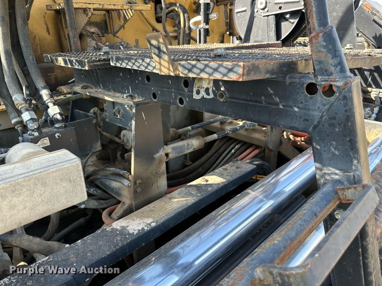 image for item DN0741 2011 Caterpillar  AP1055D paver