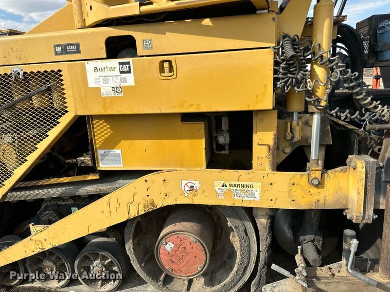 image for item DN0741 2011 Caterpillar  AP1055D paver