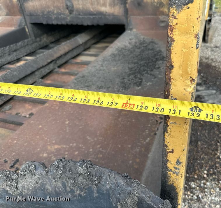 image for item DN0741 2011 Caterpillar  AP1055D paver