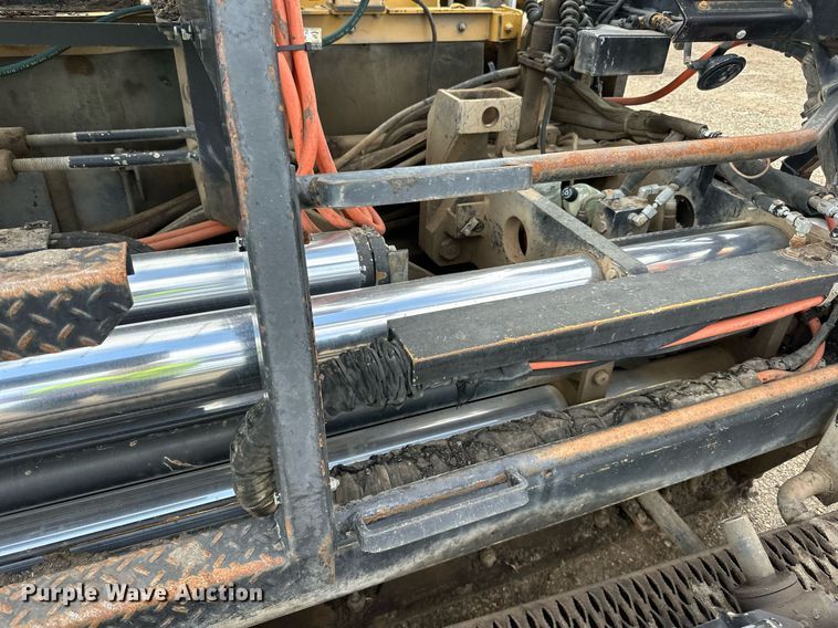 image for item DN0741 2011 Caterpillar  AP1055D paver